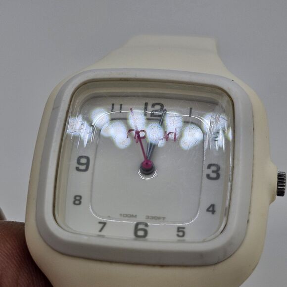 Rip Curl Women's Watch 34MM White Dial White Plastic Band Straps New Battery - Picture 5 of 16